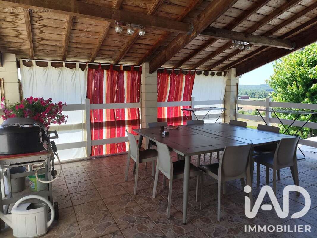 Maison 110 m² à Sainte-Eanne  - photo 2