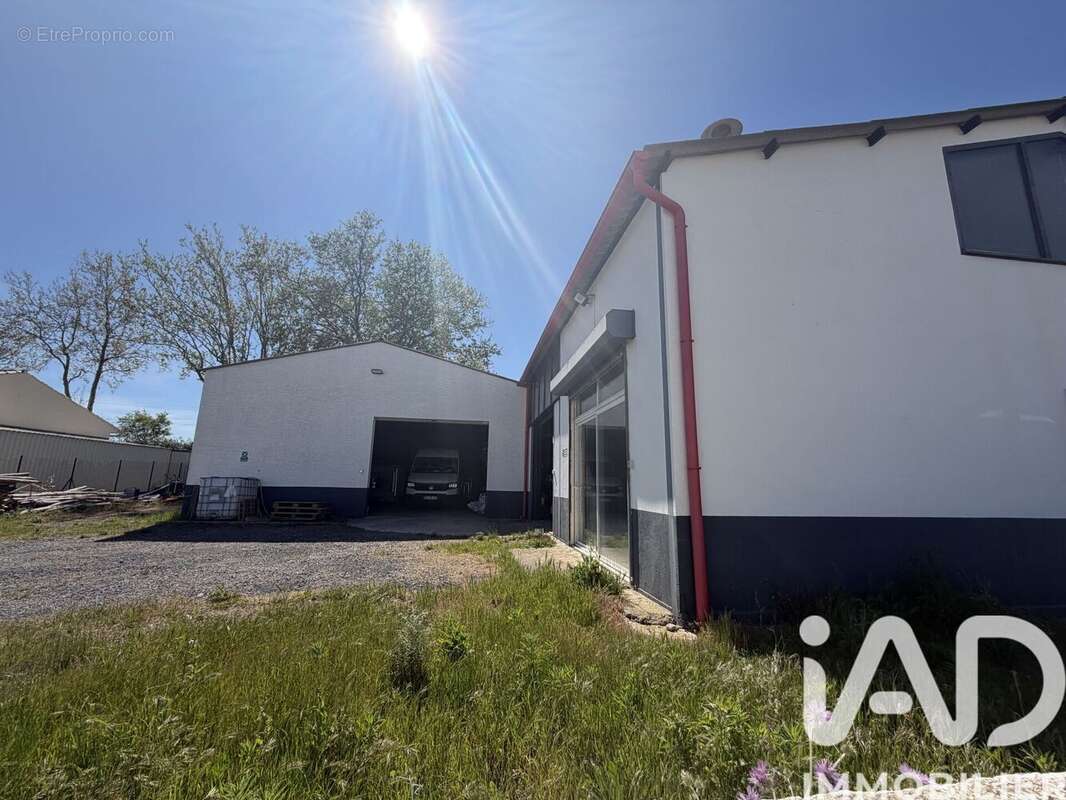 Photo 3 - Commerce à MONTBLANC