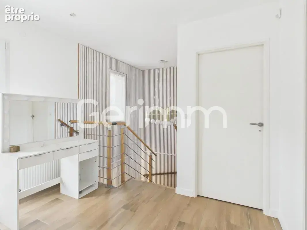 Vente - Maison - 5 pièces + cuisine - 124 m² - 525 000 € - VIF - photo 15