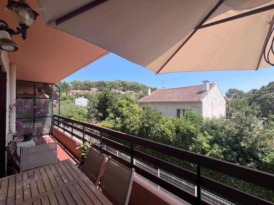 Appartement t3/t4 lumineux dans residence securisee avec vue degagee terrasse et cave la seyne sur mer - photo 2