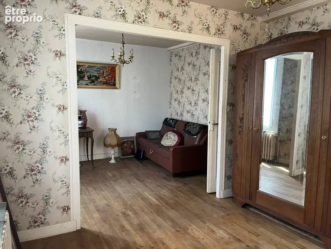 Coussac Bonneval Proche commerces, maison 5 pièces à rénover, garage et jardin. - photo 14