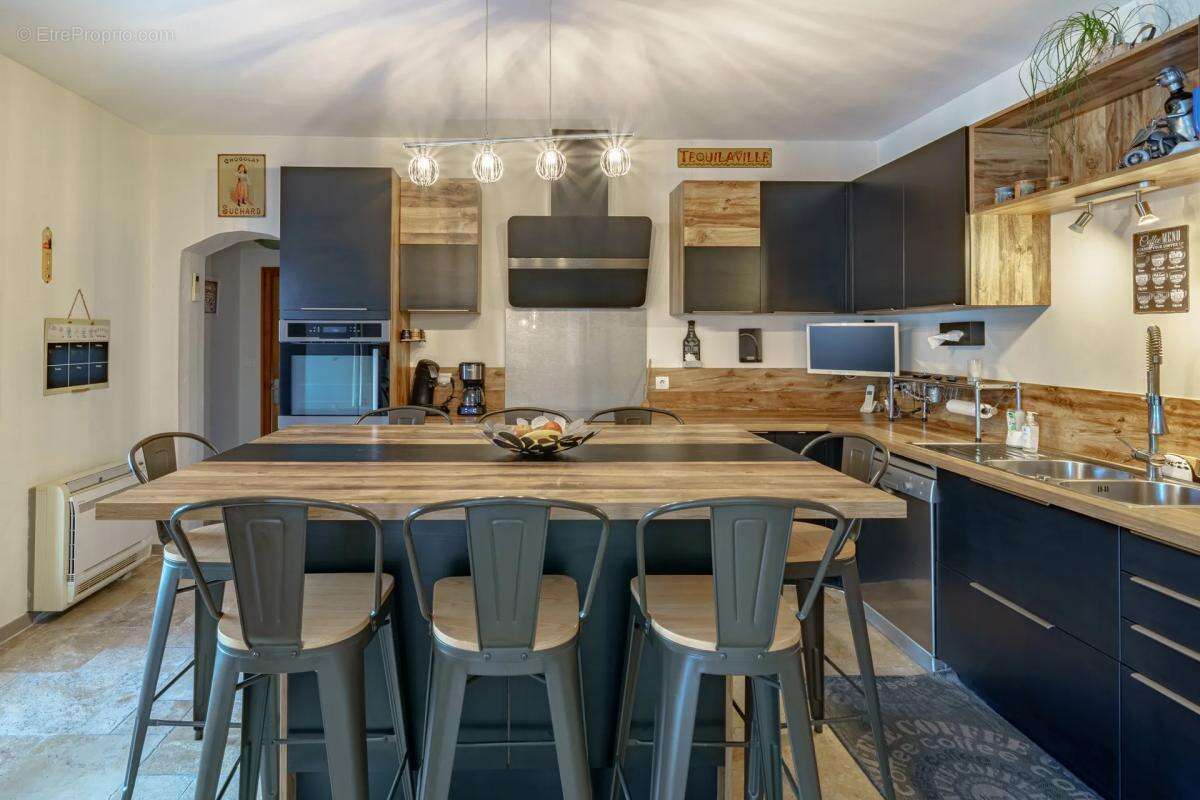 Maison à PELISSANNE