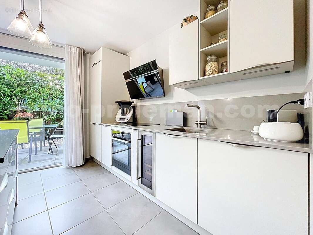 Appartement_T3_Vetraz-Monthoux_Genève_Ceva_tramway_Suisse_investissement_hyper_centre_Séjour_Cuisine_ - Appartement à VETRAZ-MONTHOUX