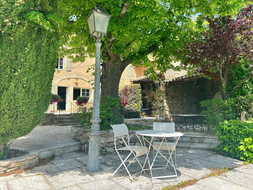 Proche de Grignan   Authentique Mas du XVᵉ siècle avec gîtes sur 4,3 hectares - photo 5