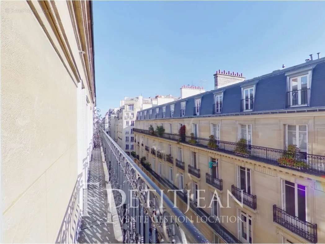 Appartement à PARIS-16E