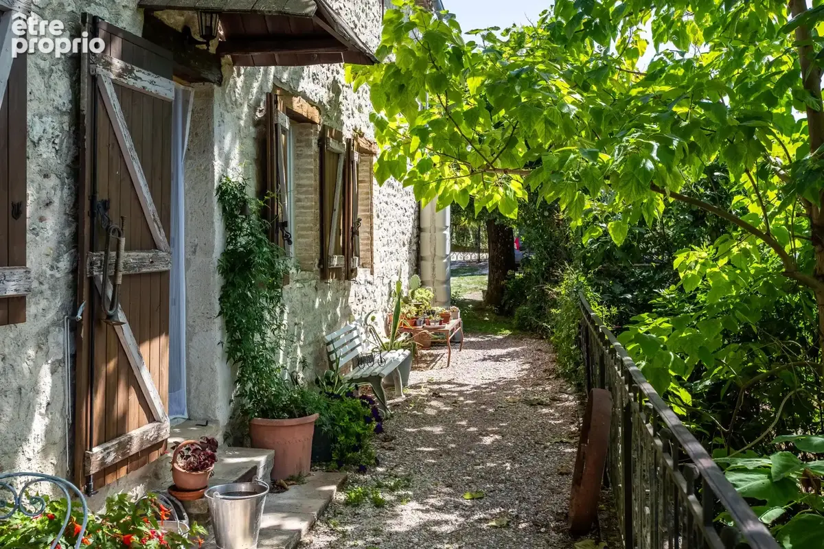 Maison de campagne avec piscine, annexe, dépendances et garage - photo 23