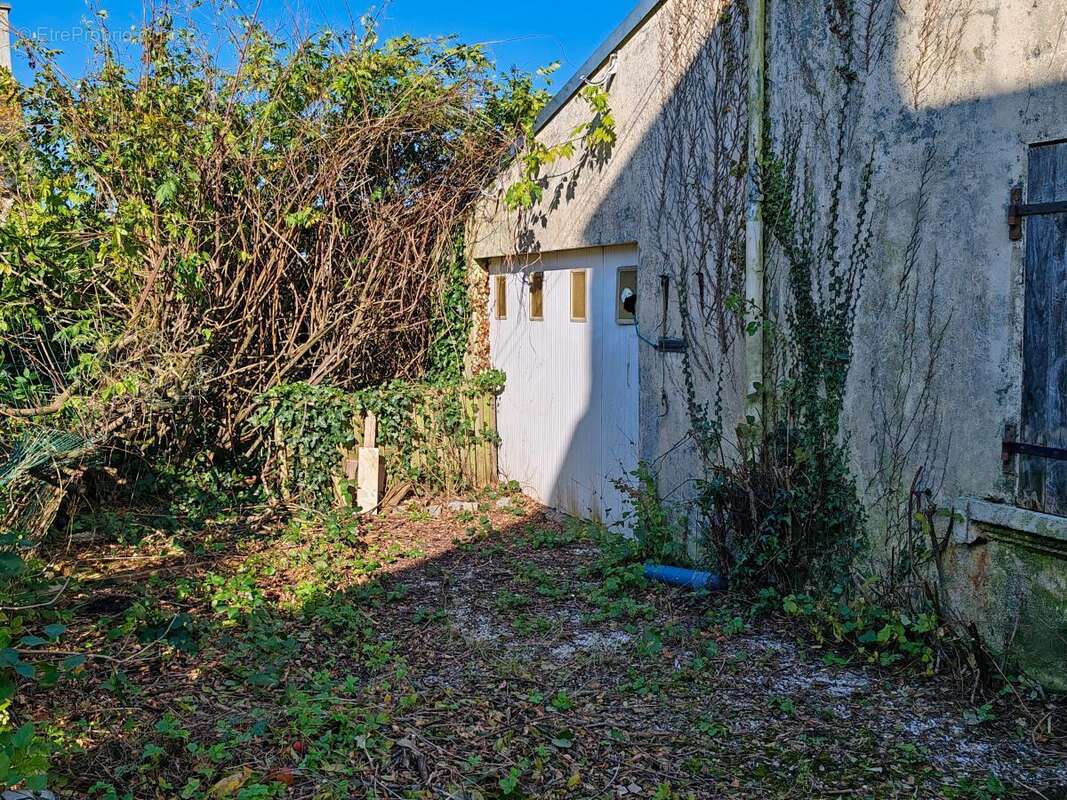 Maison à LE CLOITRE-SAINT-THEGONNEC