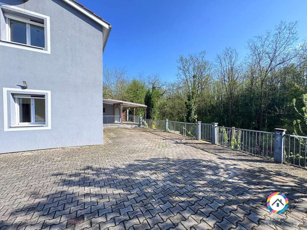 Maison à JASSANS-RIOTTIER