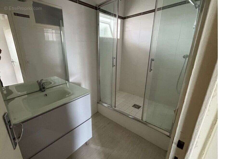 Immeuble de rapport  4 appartements + 6 garages - investissement locatif - photo 2