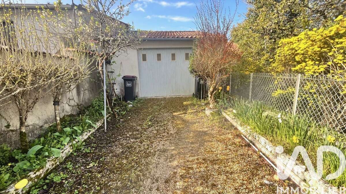 Photo 2 - Maison à LA COURONNE