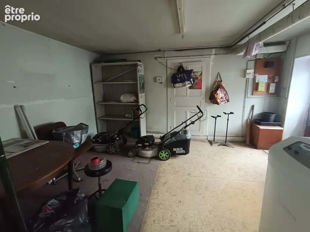 Maison sans vis à vis de deux appartements avec un très beau terrain avec un garage . - photo 14