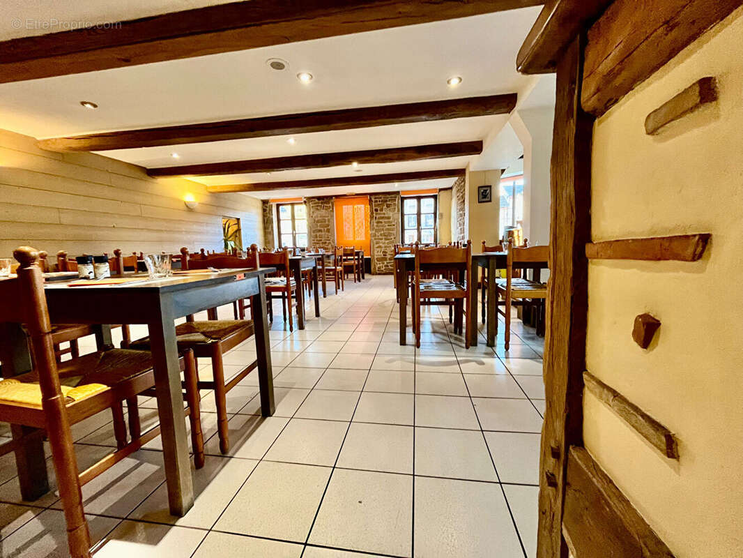 Commerce à PONT-DE-VAUX