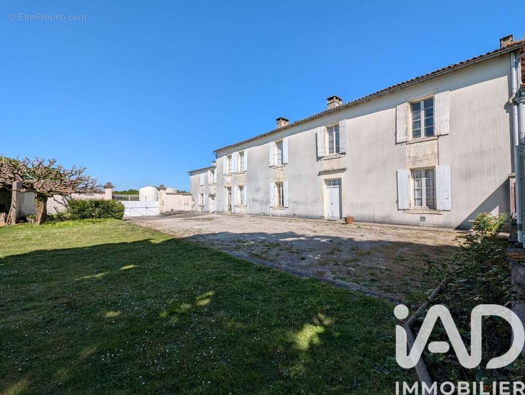Photo 2 - Maison à LOUZAC-SAINT-ANDRE