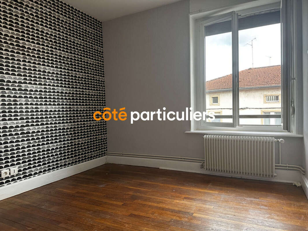 Appartement à CHARMES