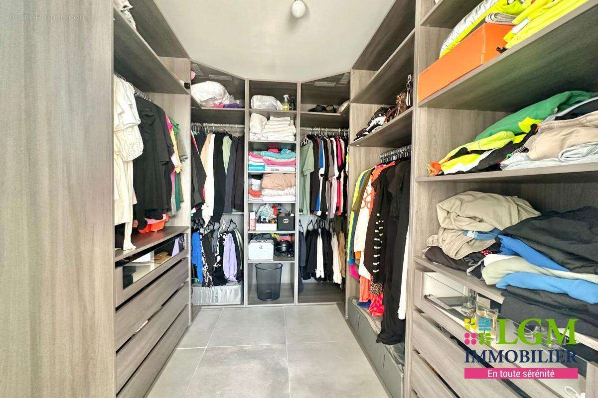 Maison à SAINT-BRES