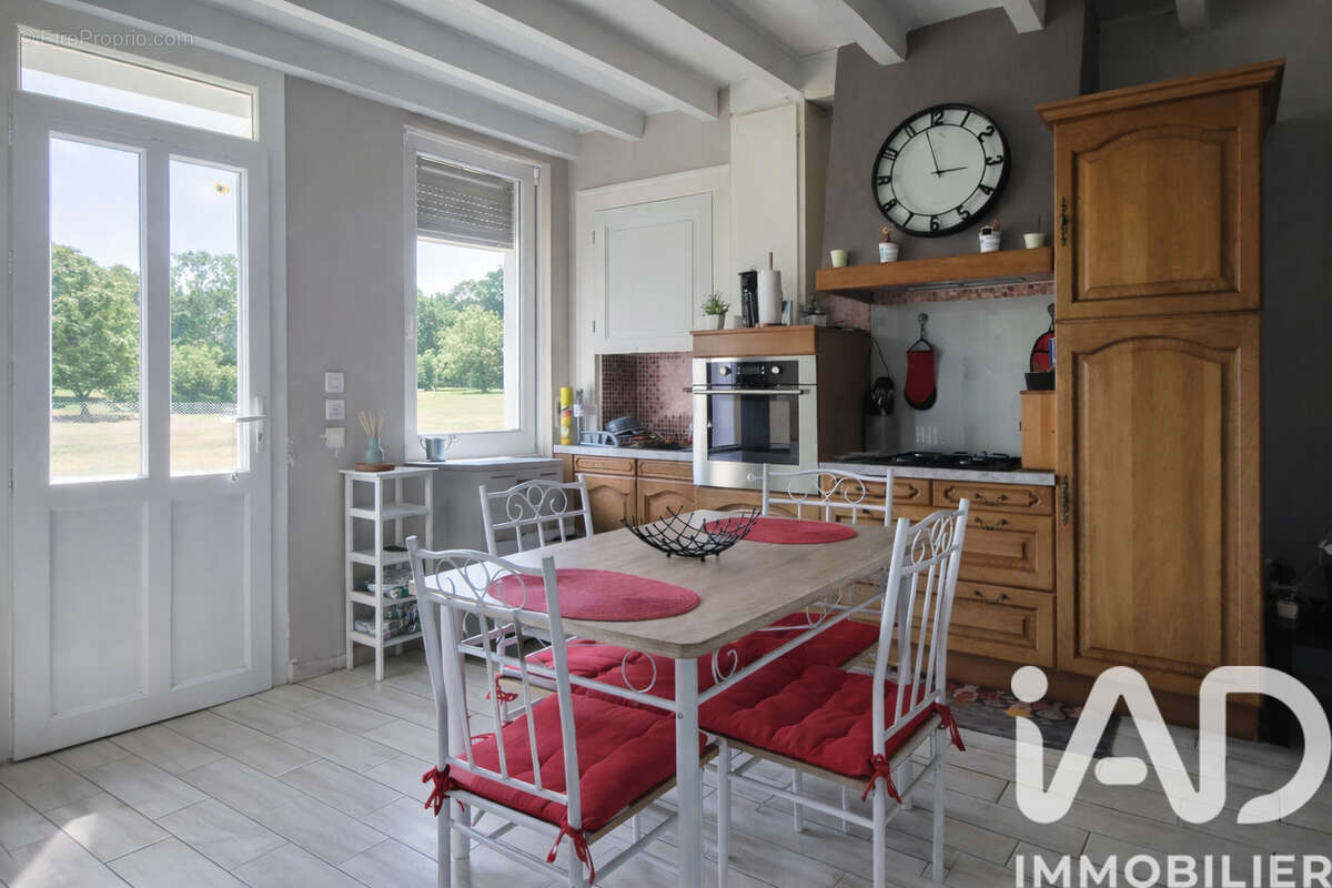 Maison 92 m² à Cronat  - photo 3