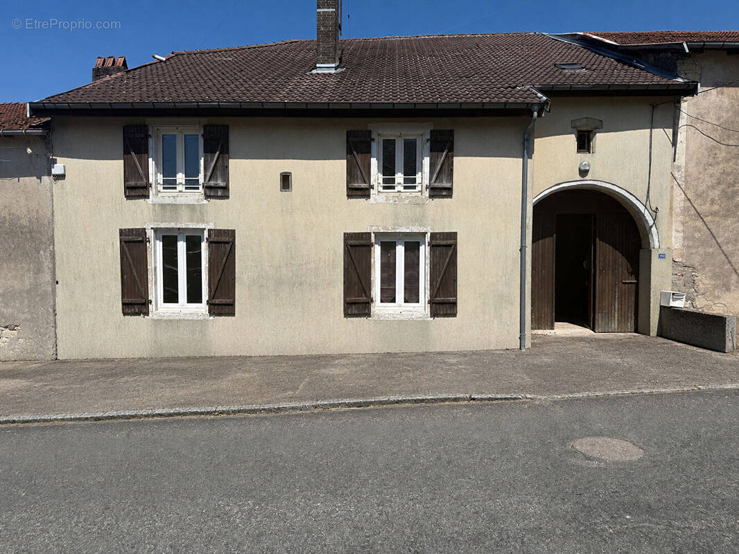 Maison à DOMJULIEN
