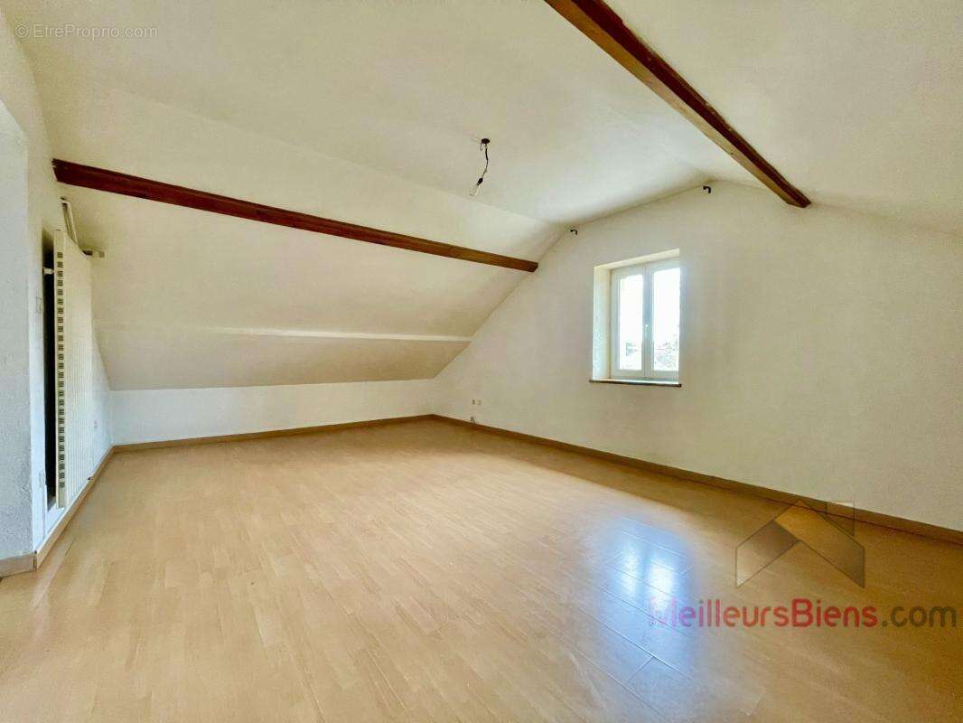 Appartement à MONTMOROT