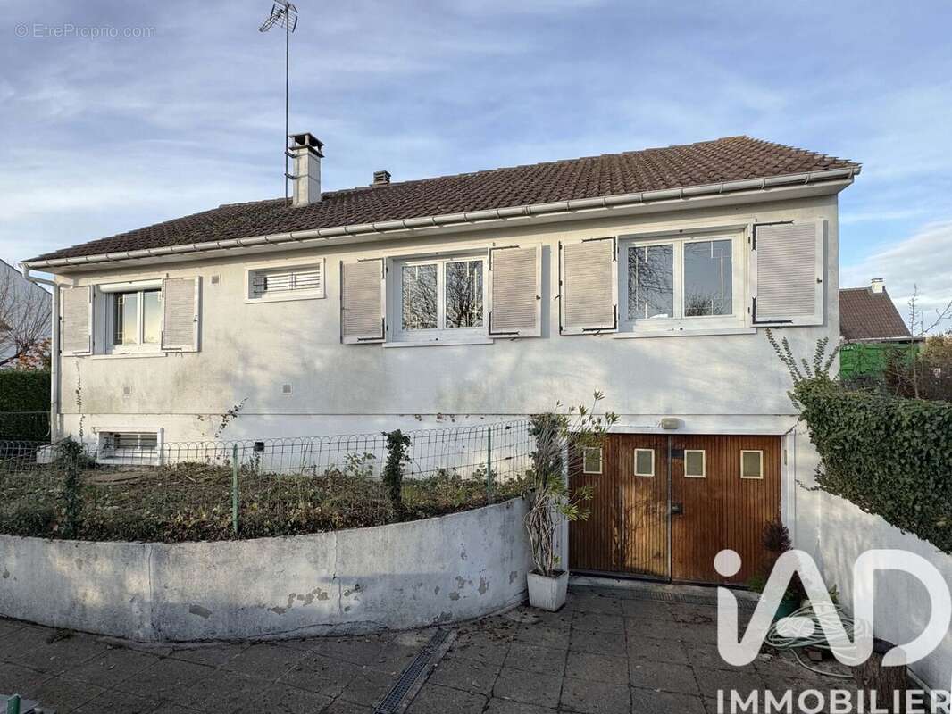 Photo 2 - Maison à CHAUMES-EN-BRIE