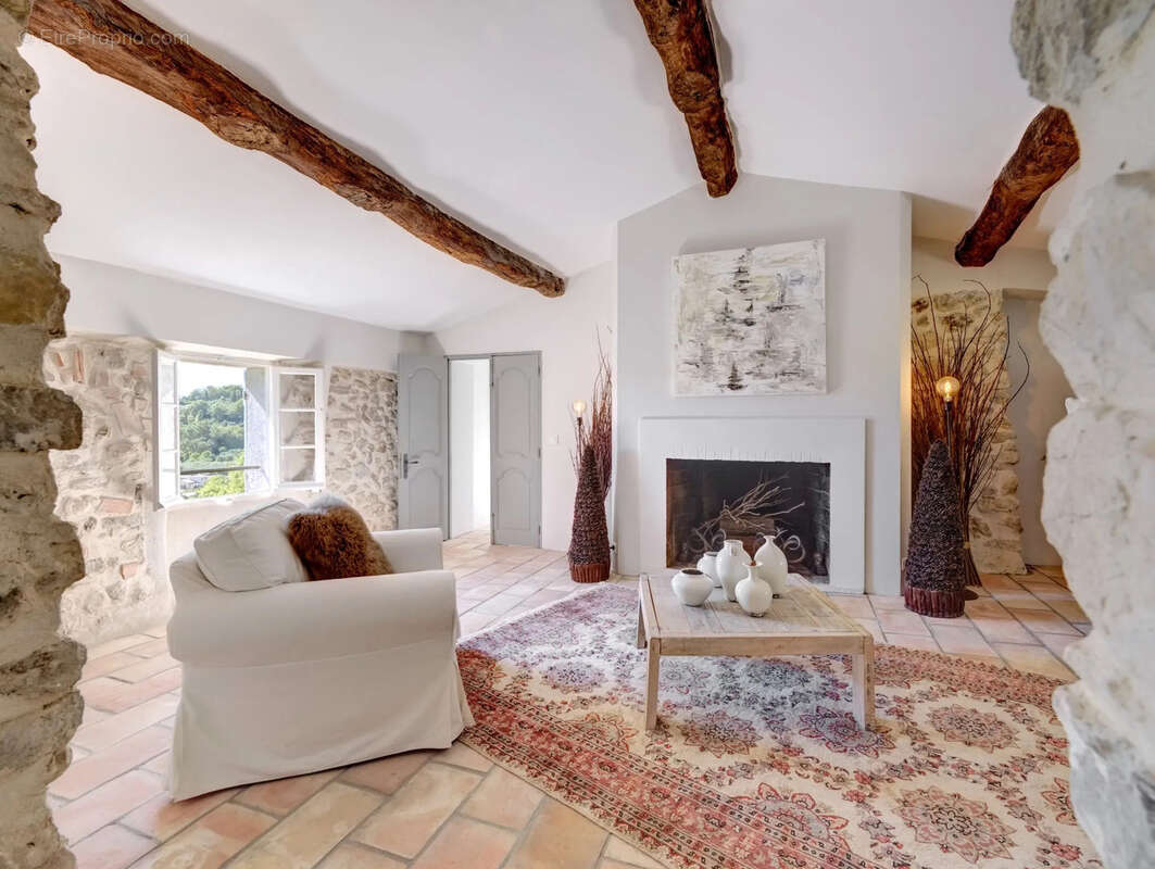 Maison à CHATEAUNEUF-GRASSE