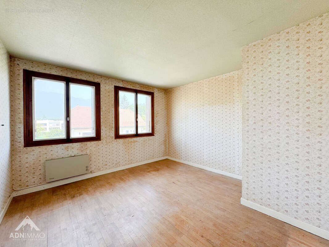 Maison à SAINT-GENIS-POUILLY