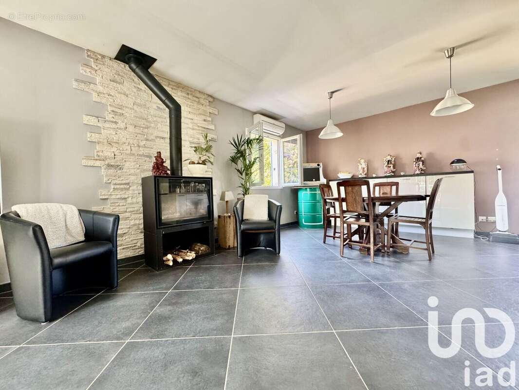 Photo 2 - Maison à LA VILLE-DU-BOIS