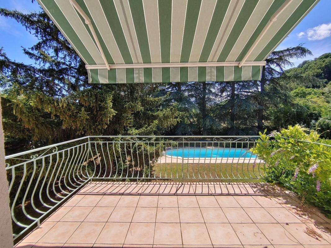 Maison à SAINT-GEORGES-DE-LUZENCON