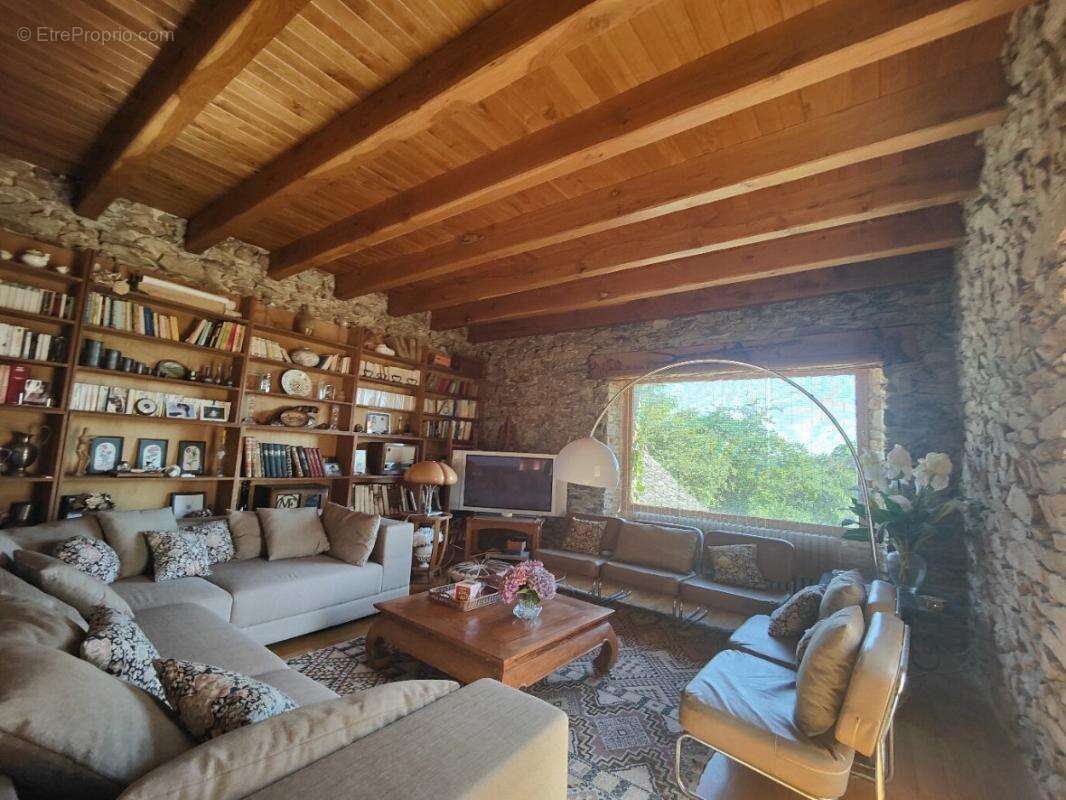 Maison à PRADINAS