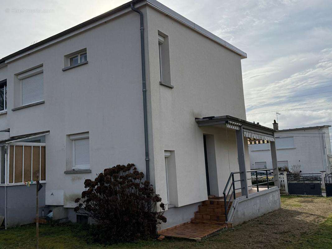 Maison à YZEURE