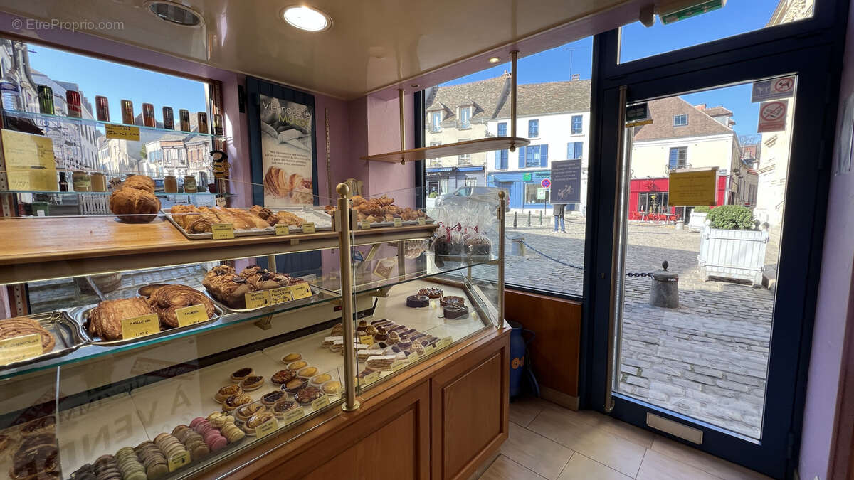 Commerce à MONTFORT-L&#039;AMAURY