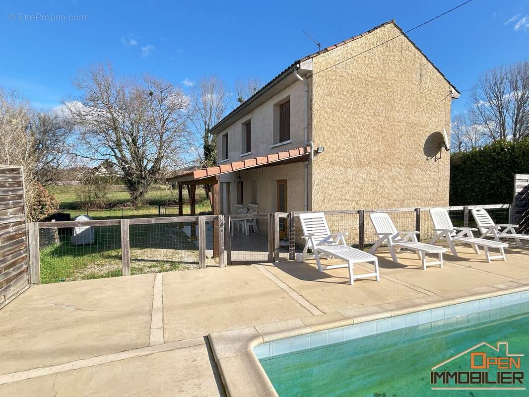 Maison à SAINT-JULIEN-DE-LAMPON