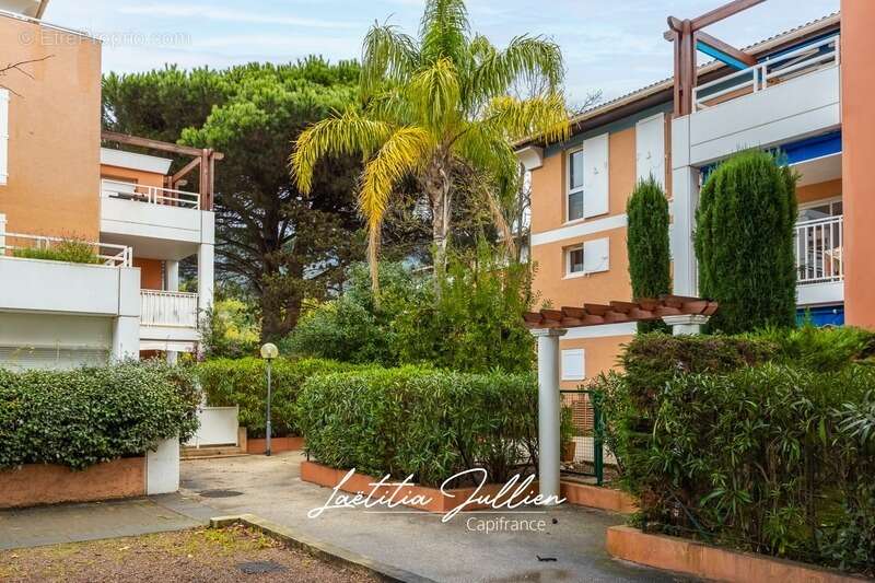 DEPT VAR - LE LAVANDOU Cavalière – Studio 26m² 4 couchages avec terrasse de 11m² plein Sud au calme, parking et plage à pied - photo 2