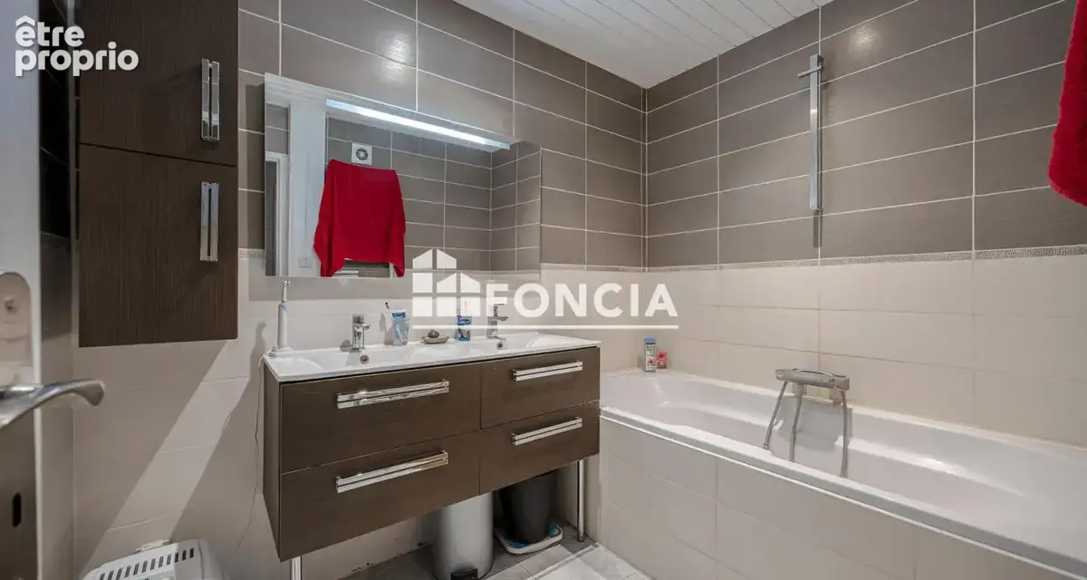 EXCLUSIVITE - T4 lumineux de 74m² à La Motte-Servolex - photo 8