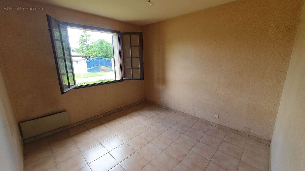 Maison 90 m² à Saint-Seurin-De-Prats  - photo 7