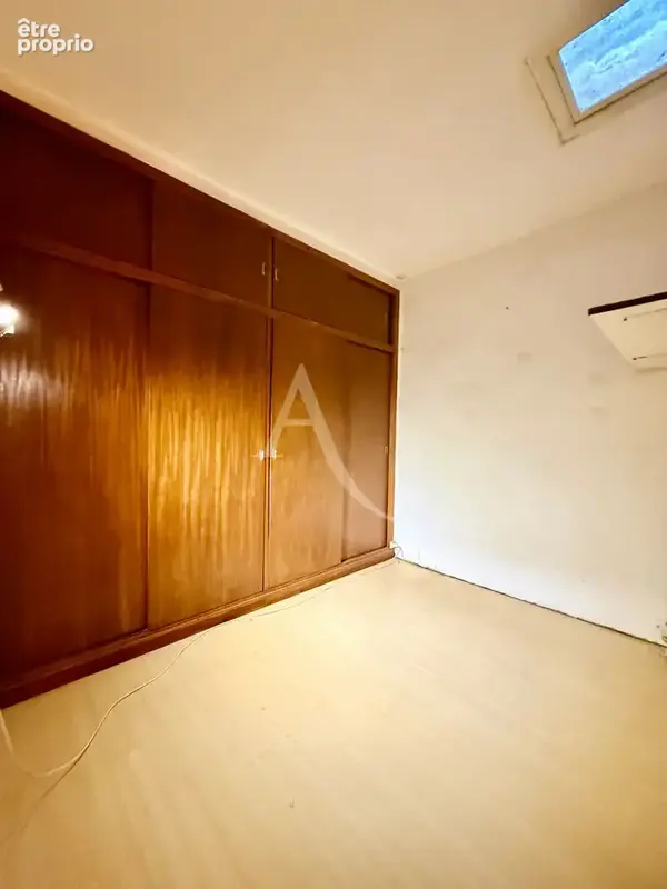 THUIR : Centre ville - maison de village, de 50 m² en R +2. - photo 10