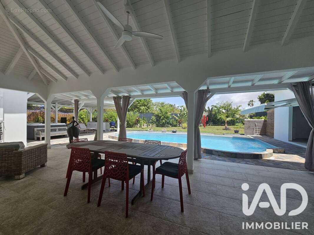 Maison 170 m² à Saint-Francois  - photo 4