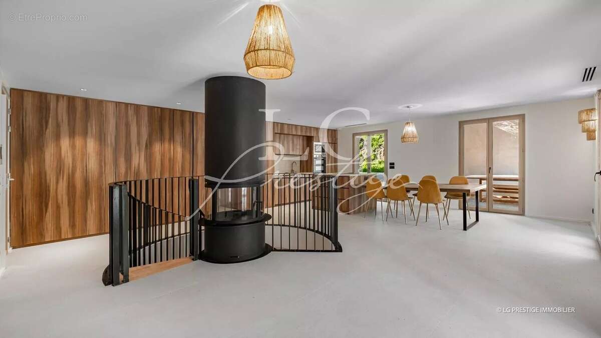 Maison à MANDELIEU-LA-NAPOULE