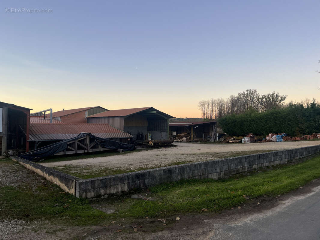 Commerce à SARLAT-LA-CANEDA