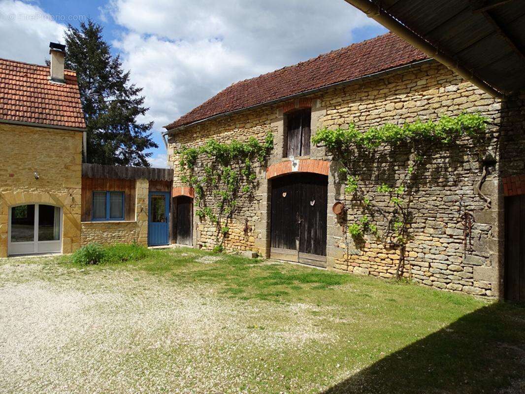 Maison à SAINT-GENIES