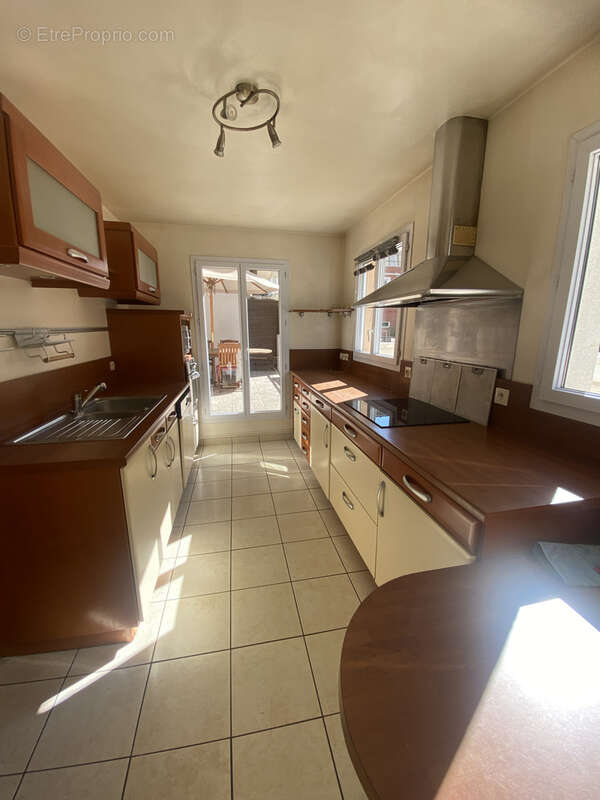 Appartement à COURBEVOIE