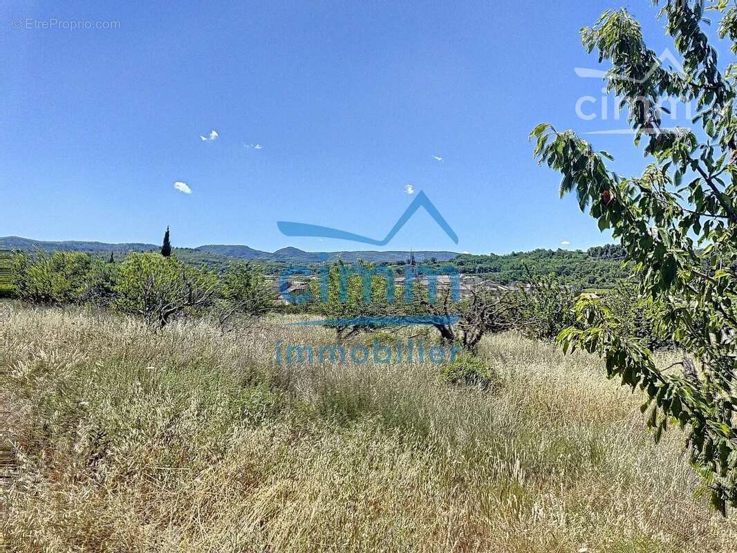 Terrain à MALEMORT-DU-COMTAT