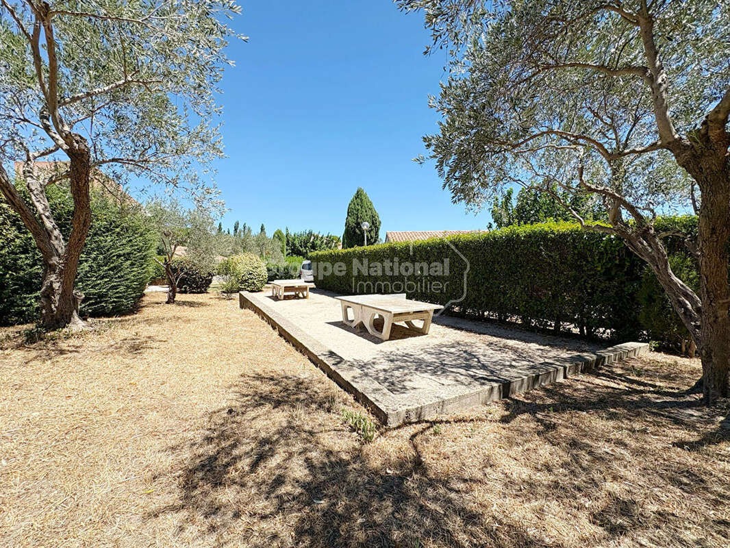 Appartement T2 avec jardin privatif  - Résidence avec piscine - Eyguières - photo 12