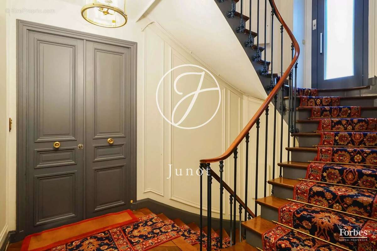 Appartement à PARIS-7E