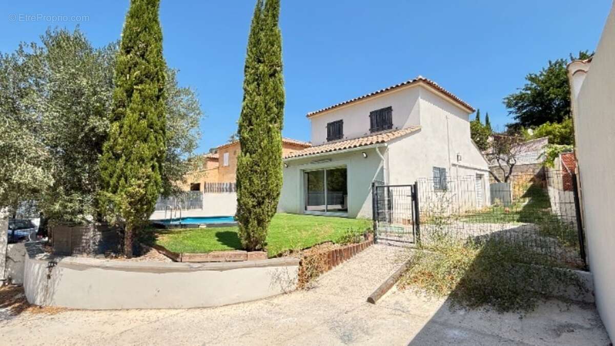 À vendre – Belle maison T4 avec piscine, jardin et terrasse - photo 2