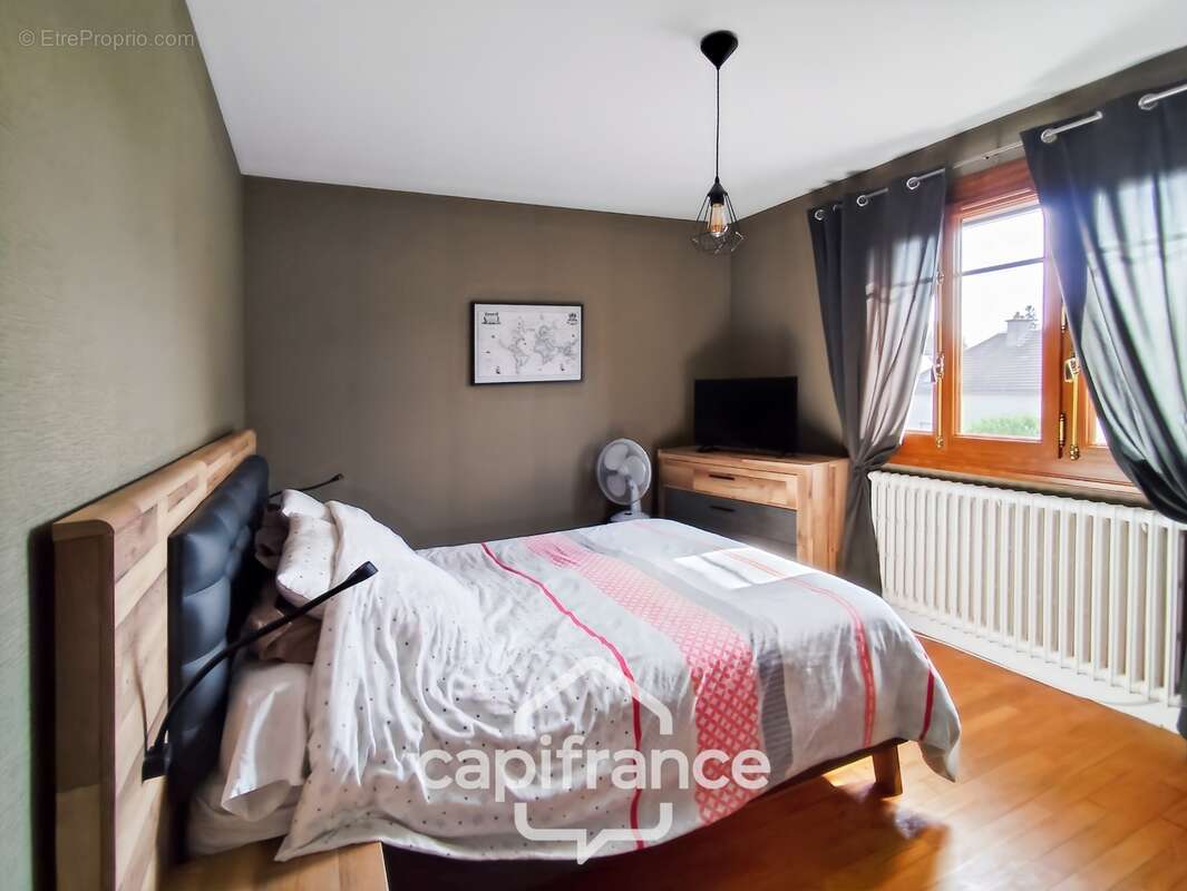 Maison à vendre 5 pièces BESSE SUR BRAYE (72)  -  Terrain 527 m²  - - photo 8
