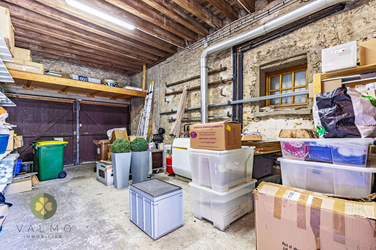 Maison à LA QUEUE-LES-YVELINES