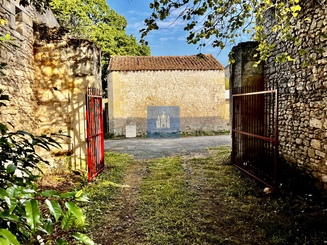 Maison à VAUDELNAY