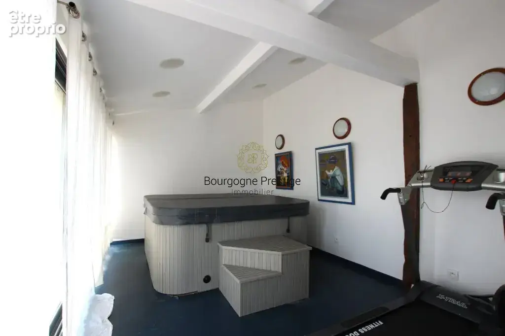 A 15 km a l'est de tournus, belle longere du xixe siecle avec piscine et dependances terrain 2912 m² - photo 21