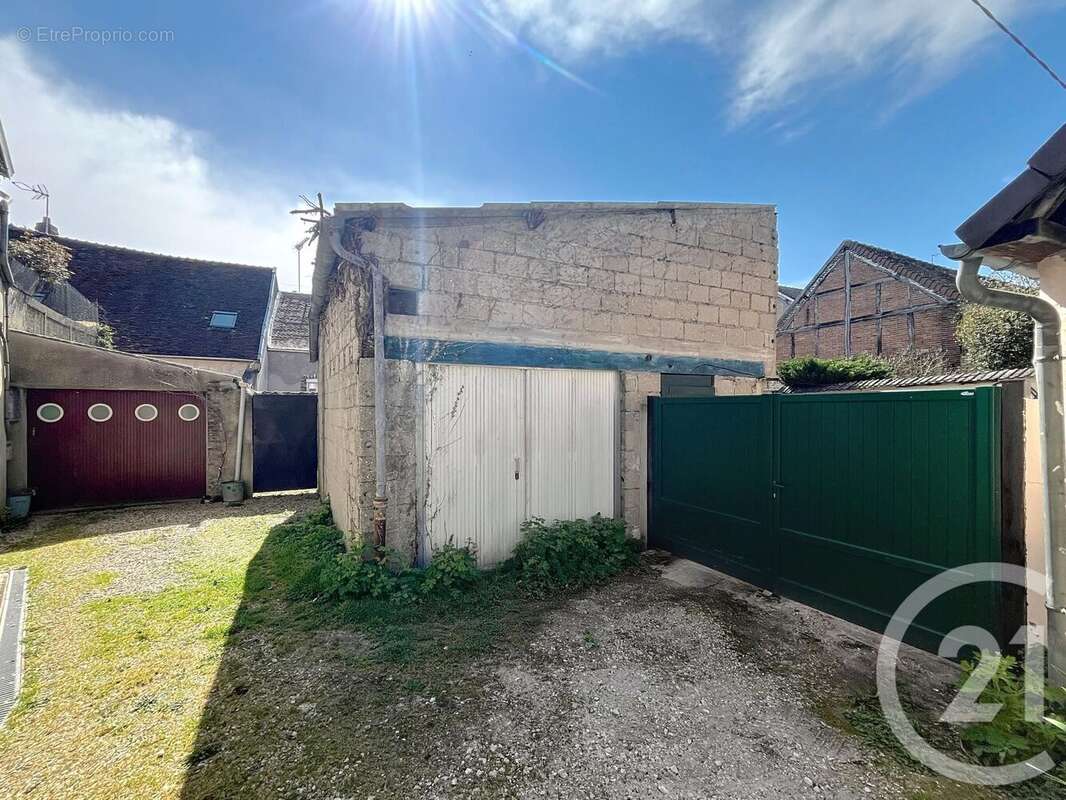 Maison à VILLENEUVE-SUR-YONNE