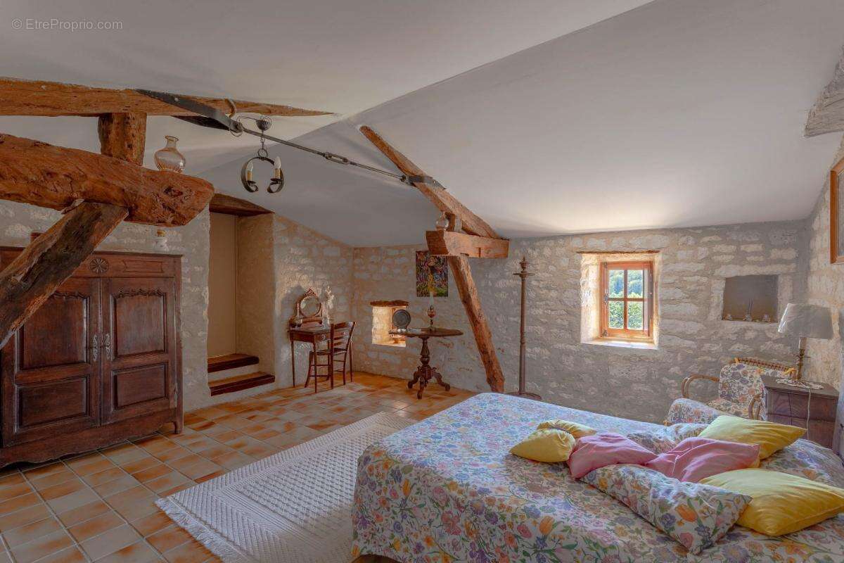 Maison à VILLENEUVE-SUR-VERE